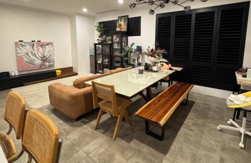 Belmont House | Décembre House - 24hrs Self Check-in Room in Belmont Central