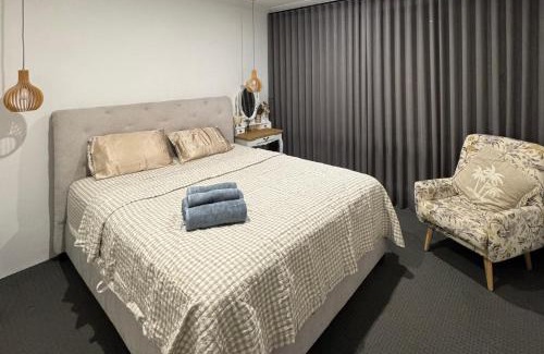 Belmont House | Décembre House - 24hrs Self Check-in Room in Belmont Central
