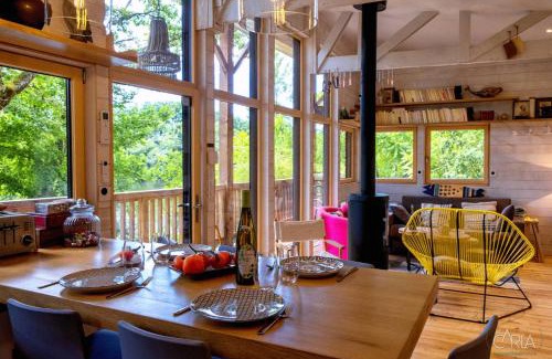 Castelnau-de-Levis Ski Chalet | Détente au Bord de l'Eau - Le Chalet du Carla avec Spa et Ponton Privé