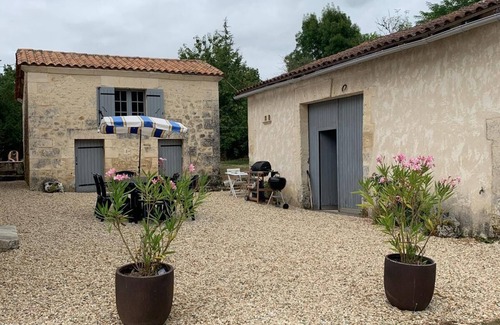La Tour-Blanche-Cercles House | Détente en Dordogne . Maison de Charme Rénovée Avec Piscine