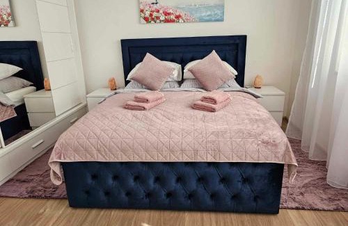 Hradec Kralove Apartment | Dům se dvěma byty, zahrada, WiFi, Netflix a parkování zdarma, klidná část Hradce Králové