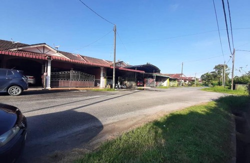 Kampung Titian Pendek House | D'LAILA HOMESTAY