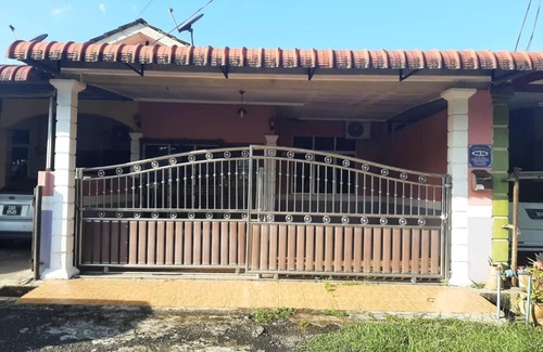Kampung Titian Pendek House | D'LAILA HOMESTAY