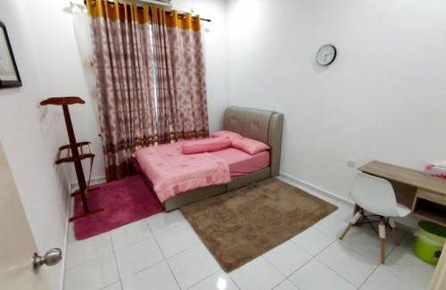 Ayer Molek House | D'Luna Homestay Melaka Fully Aircond