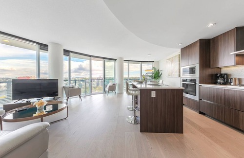 Central Condo | D10 - 2 Bedroom in Yaletown