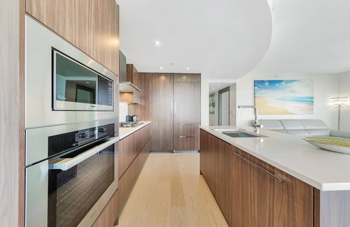Central Condo | D10 - 2 Bedroom in Yaletown