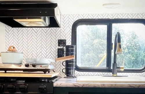 Dripping Springs House | D6 Stargazer RV: Hike/Swim/Yoga
