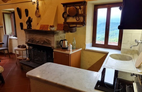 Casola in Lunigiana House | " DA ERCOLE " LUXURY HOLIDAY HOME WITH SWIMMING POOL, JACUZZI AND GARDEN.