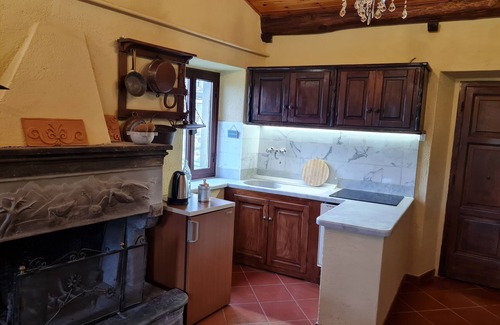 Casola in Lunigiana House | " DA ERCOLE " LUXURY HOLIDAY HOME WITH SWIMMING POOL, JACUZZI AND GARDEN.