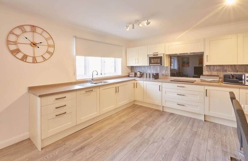 Darlington House | Dacama @ Dene Grove - w/Patio & 2 Free Parking