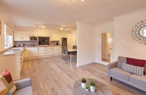 Darlington House | Dacama @ Dene Grove - w/Patio & 2 Free Parking