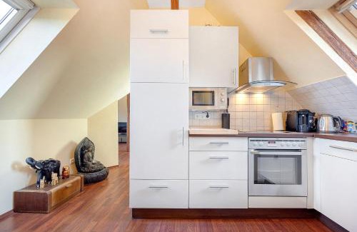 Wuelfel Apartment | Dachgeschosswohnung Wohllebe