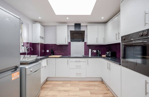 River House | Dagenham Dream House - 4 Bedrooms