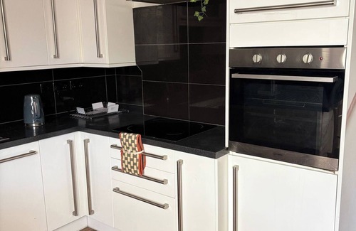 River House | Dagenham - Stay 5 - Garden - Parking - PetFriendly