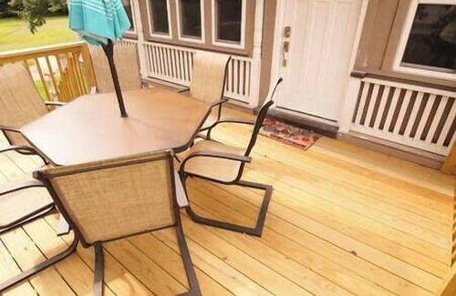 Grafton House | Dagget Hollow - Illinois Suite
