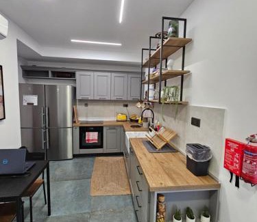 Paola Apartment | Dahlia apartment - Paola Modern Townhouse