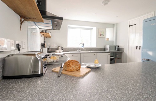 Littlebredy Cottage | DAIRY COTTAGE, pet friendly, character holiday cottage in Abbotsbury