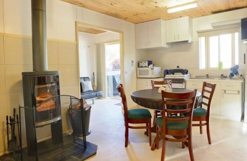 Bonnie Doon Cabin | Daisy Hill Lodge Bonnie Doon Lodge 3