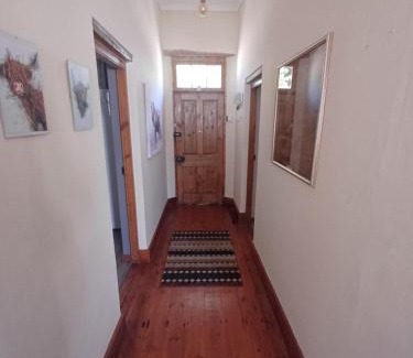 Robertson Apartment | Daisy House Accommodation