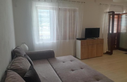 Lepetane Apartment | Daisy