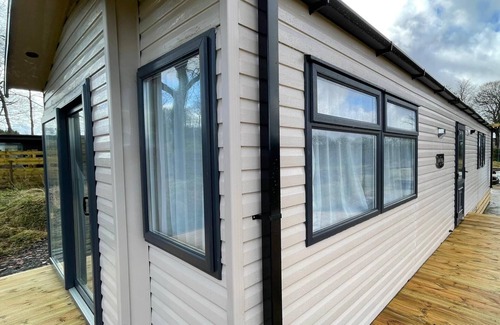 Falkirk Ski Chalet | Daisy's Den 3 Bedroom Lodge With large Patio, Hot Tub