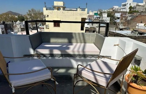 Lake Swaroop Sagar House | Dakhsina haveli heritage Deluxe room
