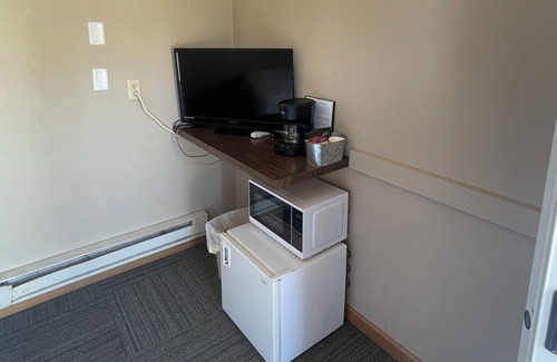 Faulkton House | Dakota Landing Cabins & Motel: Room #3-Cozy, newly remodeled motel room