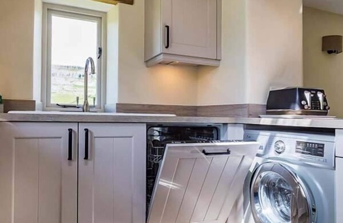 Fourstones Near Bentham Cottage | DALE HOUSE FARM COTTAGE, family friendly in Chapel-Le-Dale