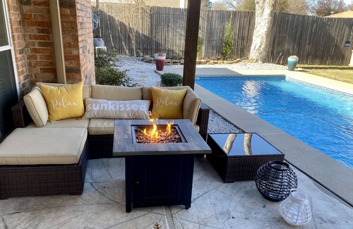 Bedford House | Dallas Fort Worth Central Home w/Pool, Hot Tub, games!