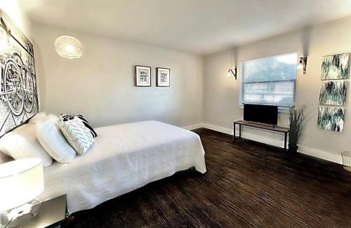 North Dallas Apartment | Dallas Urban Comfort and Arboretum Tickets