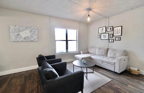 North Dallas Apartment | Dallas Urban Comfort and Arboretum Tickets