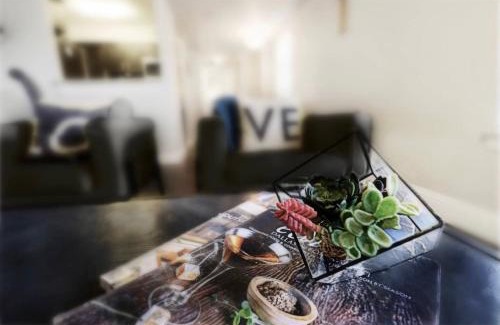 North Dallas Apartment | Dallas Urban Comfort and Arboretum Tickets