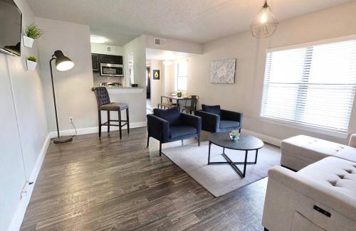North Dallas Apartment | Dallas Urban Comfort and Arboretum Tickets