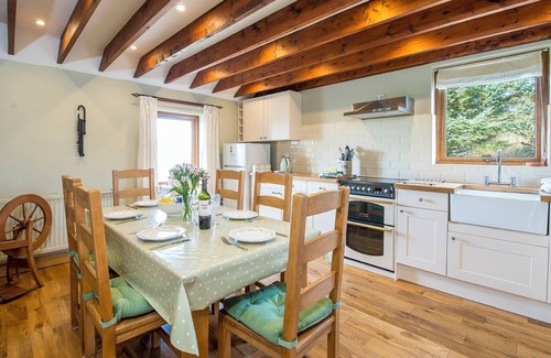 St Brides House | Dan y Garn, Holiday Home Nr Whitesands, Sleeps 5, 3 bedrooms, bathrooms