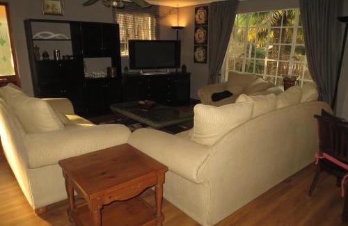 Thembisile Apartment | Dandelion Cottage