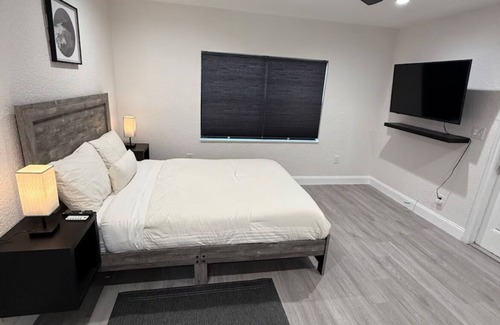 Dania Beach Apartment | Dania Club Luxury Rentals - Charming Studio Close To The Beach