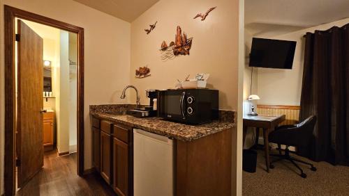 Laurium Hotel | Daniell Manor
