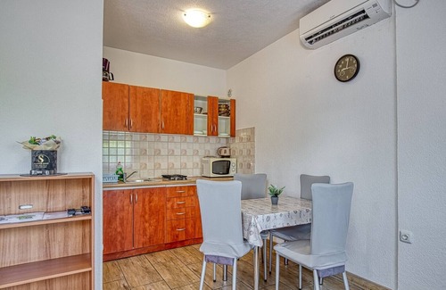 Pula Apartment | Danka with Shared Pool/One bedroom A1