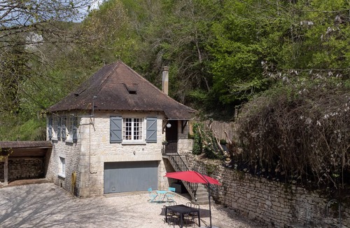 Le Roc House | Dans un Écrin de Verdure, Maison Pour 3, à la Frontière du Lot et du Périgord