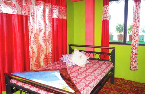 Ghoom Bed & Breakfast | Darjeeling Peaceful Home in Ghoom Pine Forest with Wine & Dine