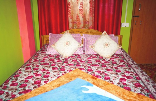 Ghoom Bed & Breakfast | Darjeeling Peaceful Home in Ghoom Pine Forest with Wine & Dine