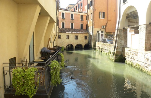 Treviso Apartment | DARK PORCH DELUXE APARTMENT - HISTORIC CENTER