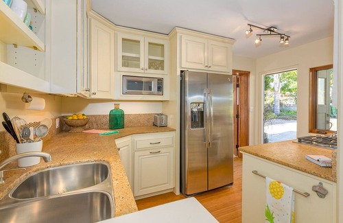 West Mesa House | Darling, Beach-Close, 6 Blocks to Bch Stairs, Walk to Dine, Shop, Park, Grocery