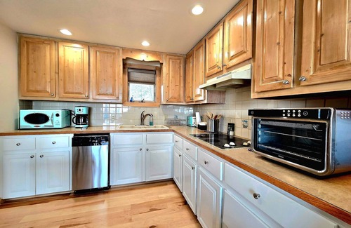 Cedarville Cabin | Darling cabin on Lake Huron in the beautiful Les Cheneaux Islands of Cedarville.