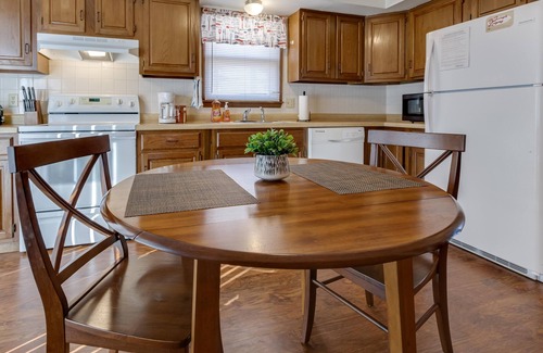 St. Joseph House | Darling Clean 2-Bedroom Home W/Great Amenities
