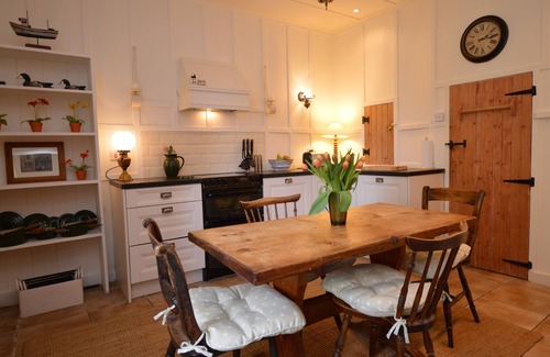 Cairndow Cottage | Darroch Beag Cottage, private shore front location, pet friendly, very quiet.