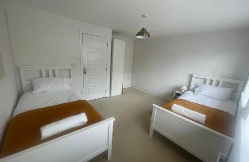 Stone House | Dartford 4 Beds Sleeps 8 near Bluewater and M25