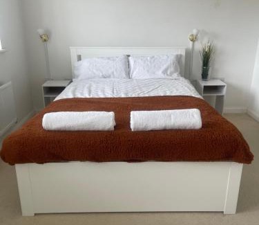 Stone House | Dartford 4 Beds Sleeps 8 near Bluewater and M25
