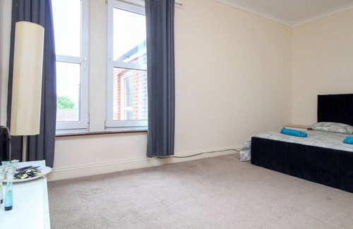 Shirley House | Darwin road guest house room 3