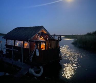 Kirchmoser Boat Rental | Das Naturfloß - Biberspur